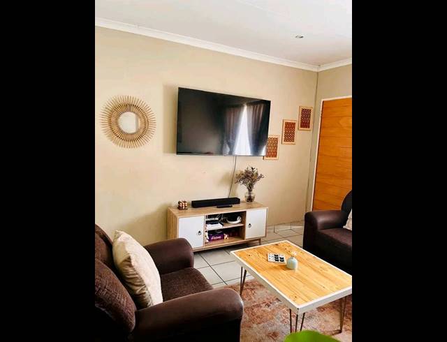 2 BEDROOM HOUSE FOR SALE IN DAWN PARK EXT